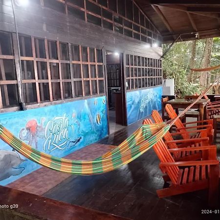 Pirate Drake Beach Hostel & Tour Company Drakes Bay Exterior foto