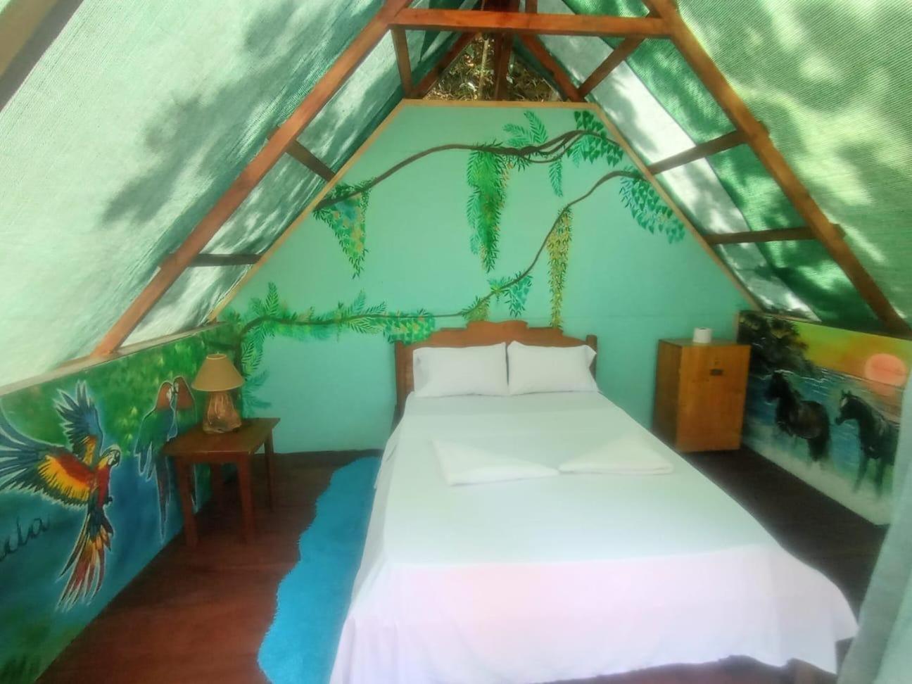 Pirate Drake Beach Hostel & Tour Company Drakes Bay Exterior foto